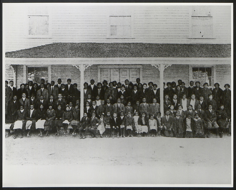Group photograph of students and employees of Palmer Institute in front of Memorial Hall.