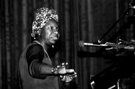 Article about musician Nina Simone.