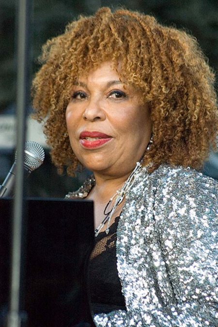 Article about singer Roberta Flack, a native of North Carolina.