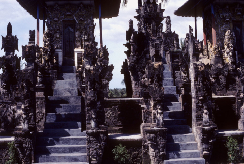 Stone stairs and statues at Jagaraja Temple